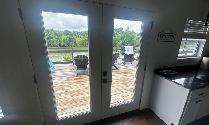 Van Buren House | 4-bedroom RIVER FRONT home located on the beautiful Current River in Van Buren