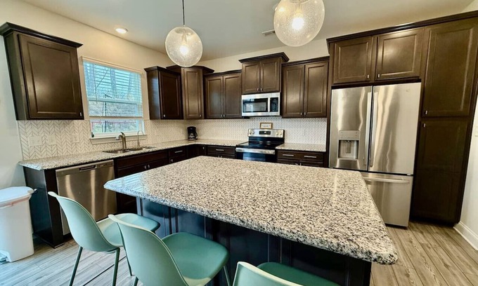 Trinity House | 4 Bedrooms 5 Miles to High Point Furniture Market