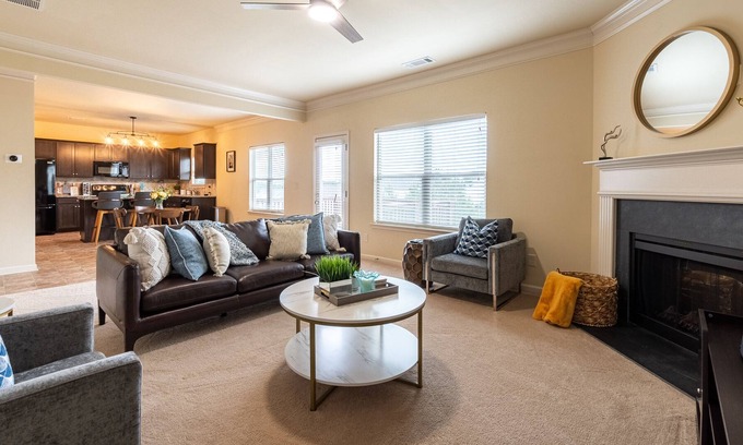 Dacula House | 4 bedrooms - Sleeps up to 8 people