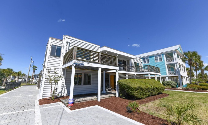 Inlet Harbour House | 4 BR 2nd Row Beach House with a Private Pool! California Dreamin'