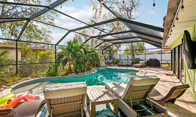 West Bradenton House | 4 Br Bradenton Home~Private Pool, Outdoor Bar, W/D