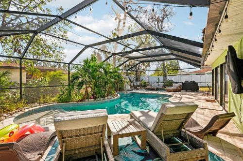 West Bradenton House | 4 Br Bradenton Home Private Pool Outdoor Bar WD