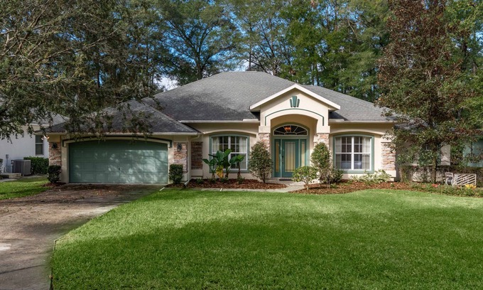 Dunnellon House | 4 BR House w/heat-pump pool!