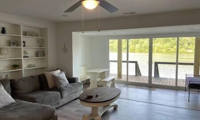 Athens House | 4-BR Spacious House by the River w/Backyard & BBQ