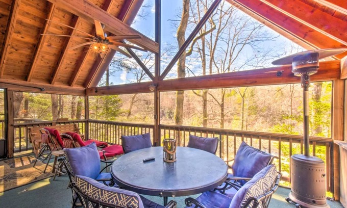 Demorest House | 4 BR updated house on Chattahoochee River! Fish, Swim, Tube, and Kayak all day!