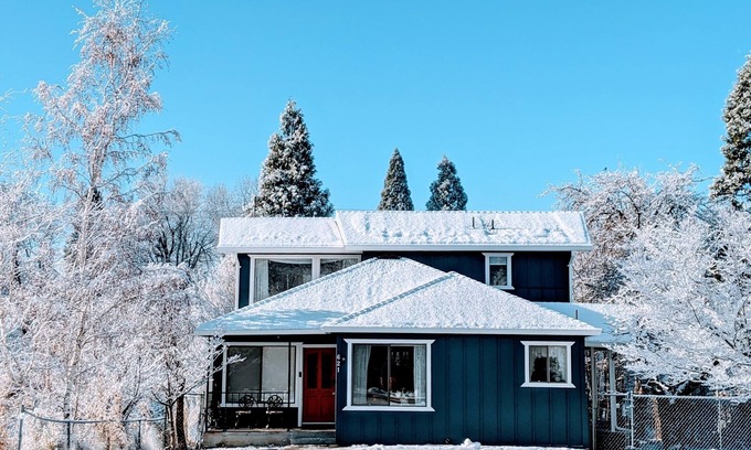 Mount Shasta House | 4 Elements House- Walk2Town.PetsOK.NOCleanFEE!