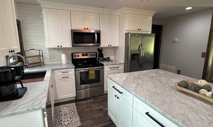 Crane Hill House | 4 Free Kayaks -Year Round Deep Water by Trident Marina