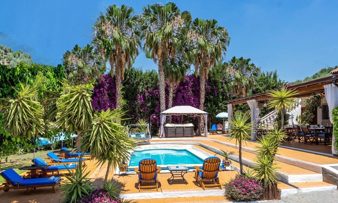 Canillas de Aceituno Villa | 4 Holiday Homes near beach, lake and mountains + Pool + Jacuzzi for 10 guests