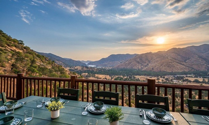 Three Rivers Cabin | 4 Kings Log Cabin 150 Acres Spectacular Views