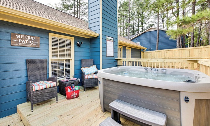 Church Street House | 4 Mi to Airport: Atlanta Home w/Deck & Hot Tub
