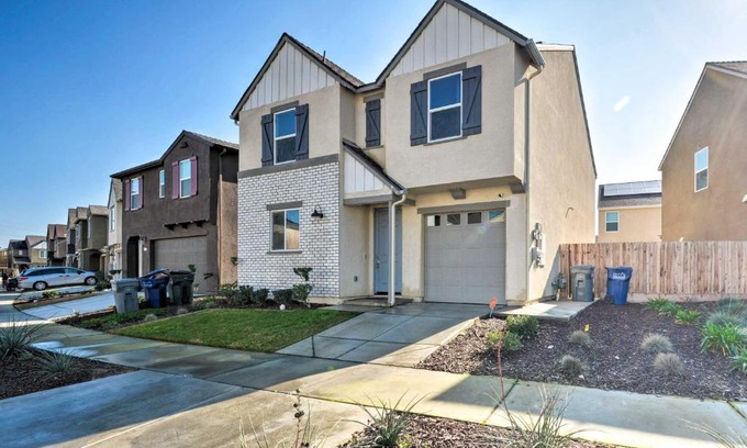 Merced House | 4 Mi to City Center Family-Friendly Retreat!