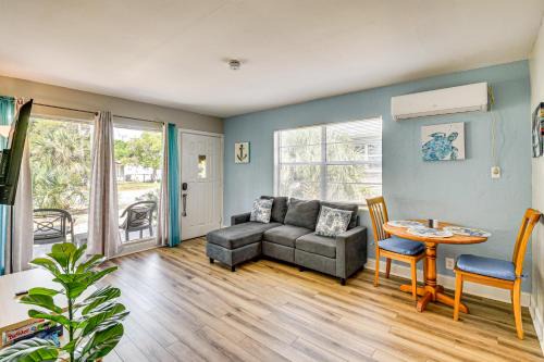 Walkers Holly Hill House | 4 Mi to Daytona Boardwalk and Beaches Cute Cottage