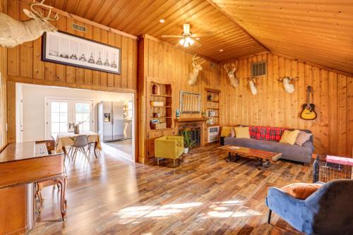 Sans Souci House | 4 Mi to Dtwn Home with Fire Pit in Greenville