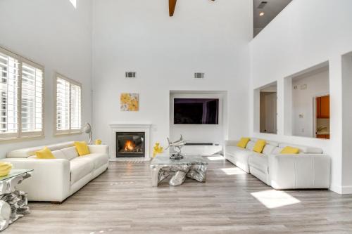 Merced House | 4 Mi to Dtwn Merced Spacious Home with Yard!