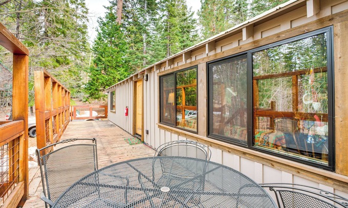 South Lake Tahoe Cabin | 4 Mi to Lake Tahoe: Cozy Cabin w/Deck!