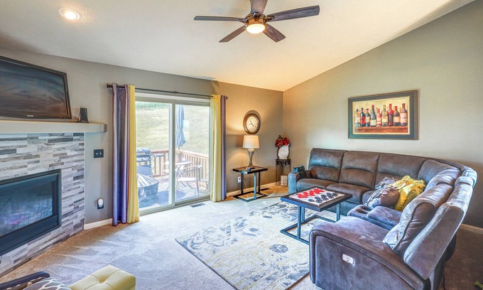 LaPlatte I House | 4 Mi to Offutt AFB - Family Home in Omaha Suburbs!