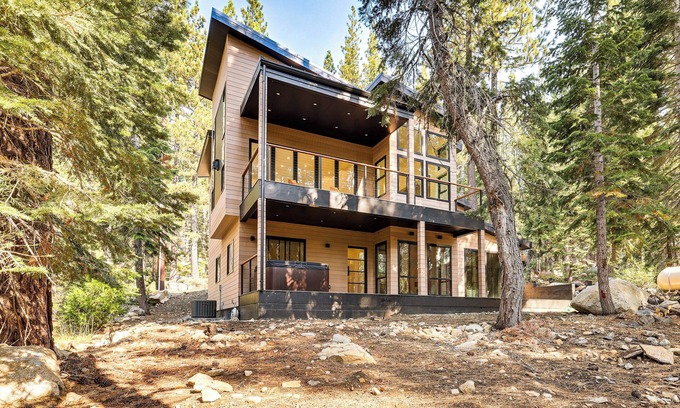 Pla-Vada Woodlands Cabin | 4 Mi to Soda Springs Resort: Hot Tub Hideaway!