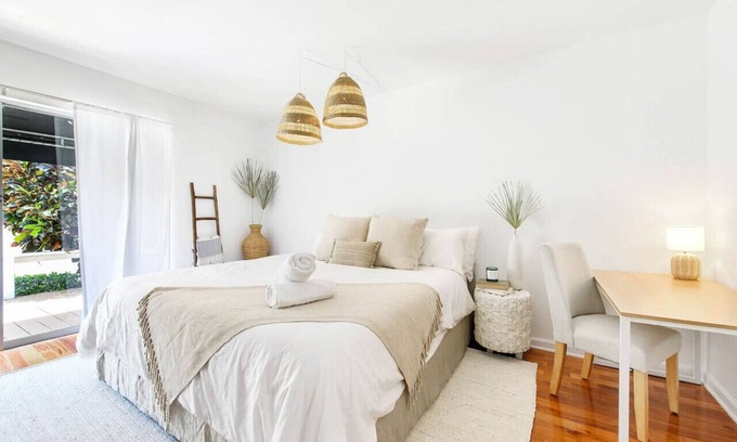 Hendricks and Venice Isles House | 4 min to FTL Beach~Waterfront~Kayaks~Patio!