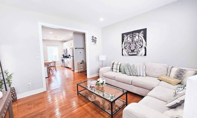 Chapel Hill House | 4 Minutes to UNC - 7 Minutes to Carrboro - En-Suite Bathrooms