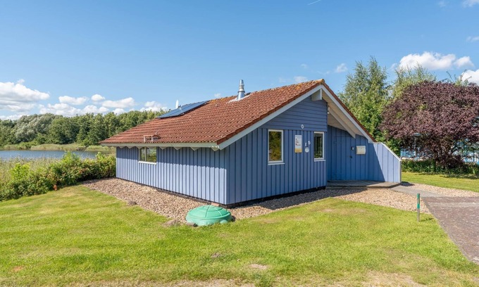 Norderteil House | 4-person vacation home with wood-burning stove, canoe and wonderful lake view in Otterndorf