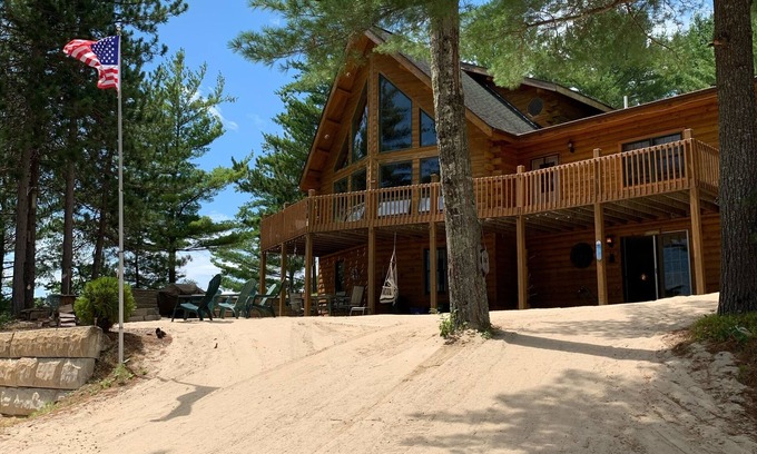 Pine River Pond House | 4 Season Cozy log Cabin/Lake/fire pit/game room/