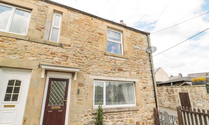 Wark Cottage | 4 TYNE VIEW, pet friendly, with open fire in Wark