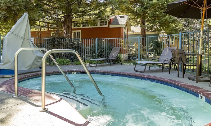 Napa Hotel | 4 Units | Pool & Free Parking | Near Downtown Napa