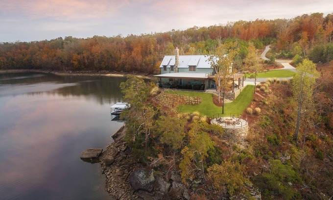 Bremen House | 40 acres of privacy surrounded by water