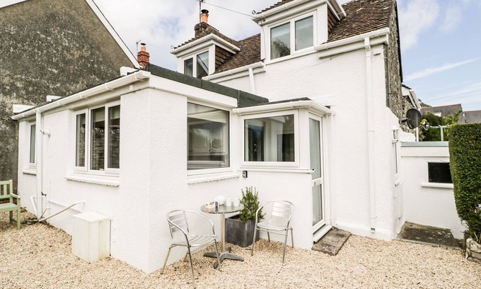 Upwey Cottage | 40 THE RIDGEWAY, family friendly, character holiday cottage in Upwey