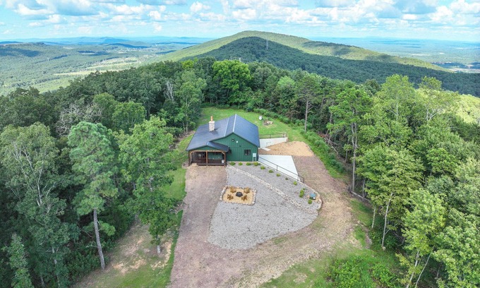 Coosa House | 400 Acres on Lavender Mtn: Getaway w/Hot Tub!