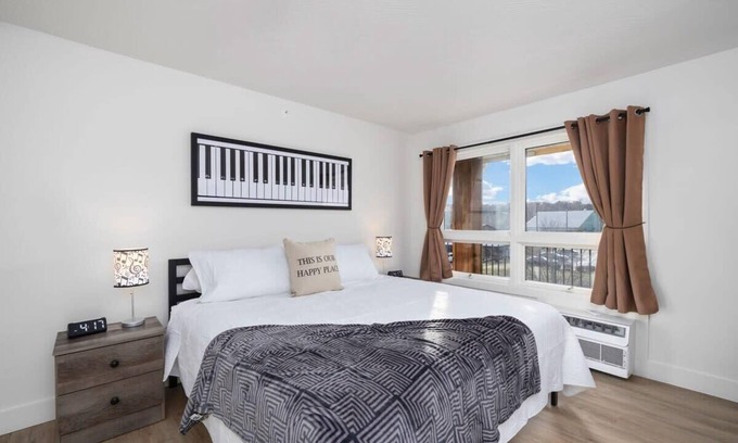 Downtown Branson Condo | 406 - Walk to Convention Center & Landing