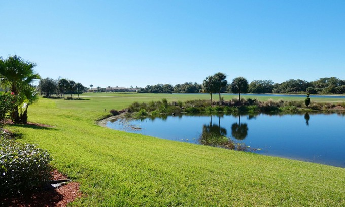 Bradenton House | 412-103 Gorgeous two lakes golf view Coach home