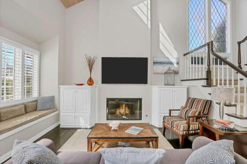 Corona del Mar House | 416 Dahlia