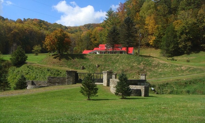 Bakersville House | 42 acres with Dramatic Mtn. Views.Close to Appalachian Trail
