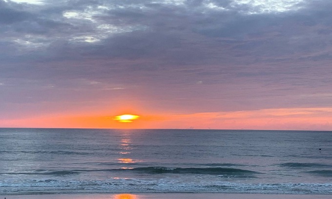 East Daytona Apartment | 420 friendly! Studio room.Walk to beach and night life !pets welcome