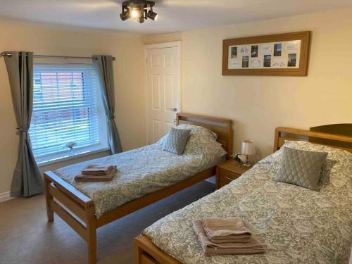 Coedpoeth House | 43 Heol Maelor- A Homely Cottage in Wrexham, North Wales