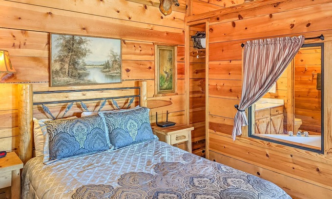 Mountain View House | #44 Pinewood Cabin ~ next to the square