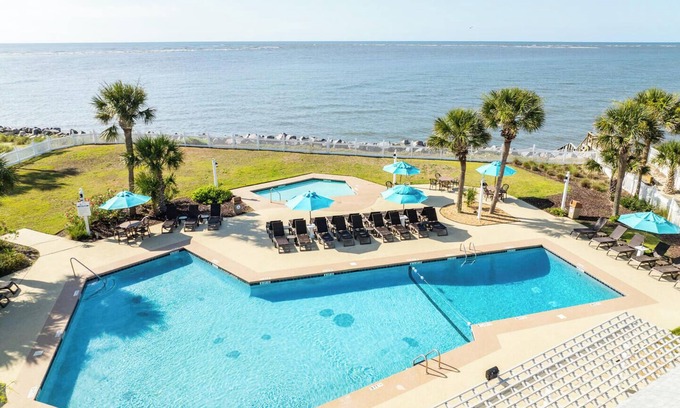 Saint Helena Island House | 449 Tarpon Blvd