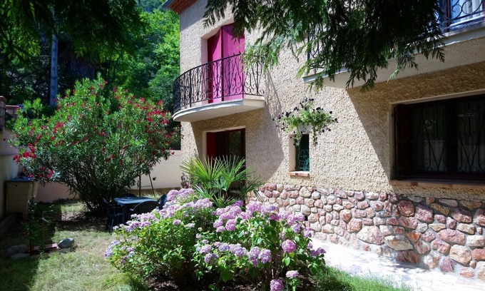 Vernet-les-Bains Apartment | 48 m² F2 apartment with garden on ground floor villa 5 min. walk from the spa