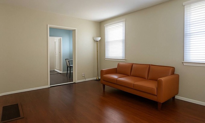 Old Town Apartment | 4A Entire Unit Free Wi-Fi LAX Disney Beach Farmers Market Torrance, Large, Cozy