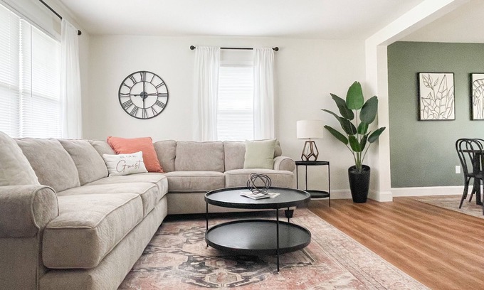 Hershey House | 4Bd/2ba home Sleeps 8 *Newly Renovated* 2 minutes to all Hershey attractions!