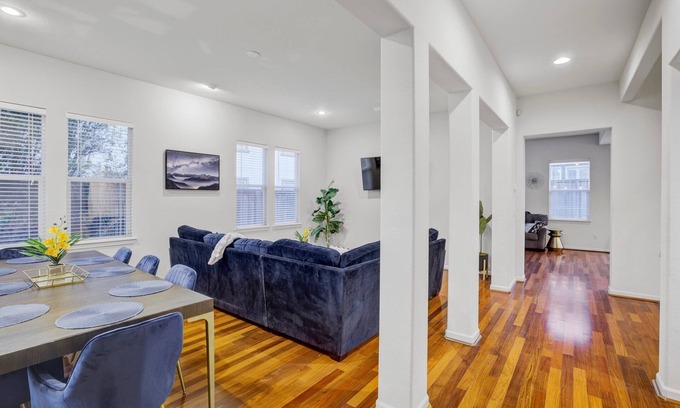 Vallejo House | 4BD/3BA Spacious Mare Island Home -> Billiards+BBQ