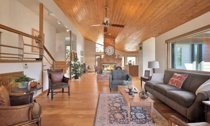 Prescott House | 4Bd Sleeps 8 Firepit Views 8 min from Whiskey Row Outdoor games