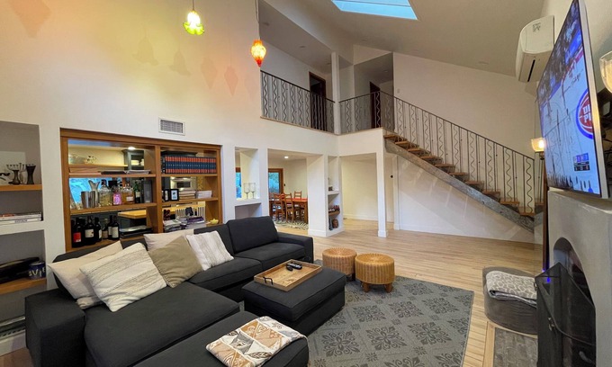 Agoura Hills House | 4BDs Hillside Oasis w/Hot tub