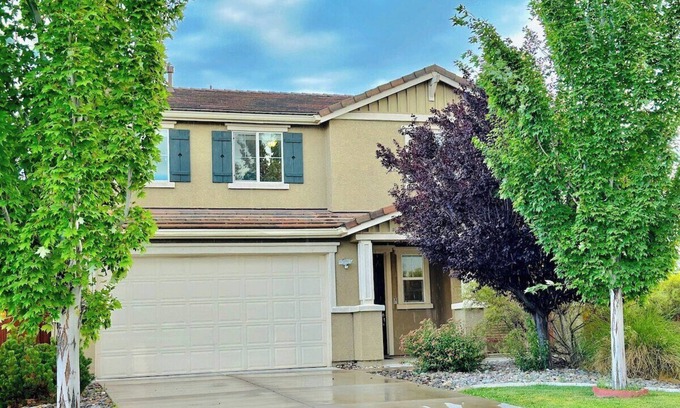 Reno House | 4Bedroom/Long Driveway/9 Beds/6TVs/Sleeps16