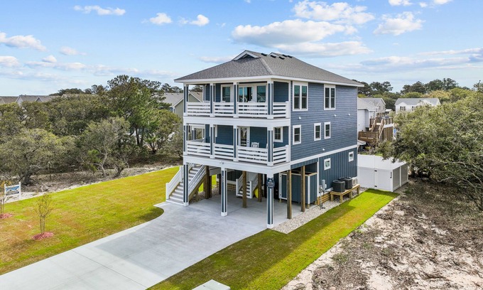 Colington House | 4BR 3-story home near beach with pool, decks, W/D
