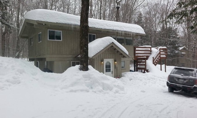 Wardsboro House | 4BR Chalet Between Mt. Snow & Stratton, Sleeps 10, Fireplace, Clubhouse w/Pool