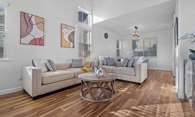 Tracy House | 4BR Getaway in Tracy, 2 Min to Hwy, 20% Off Monthly