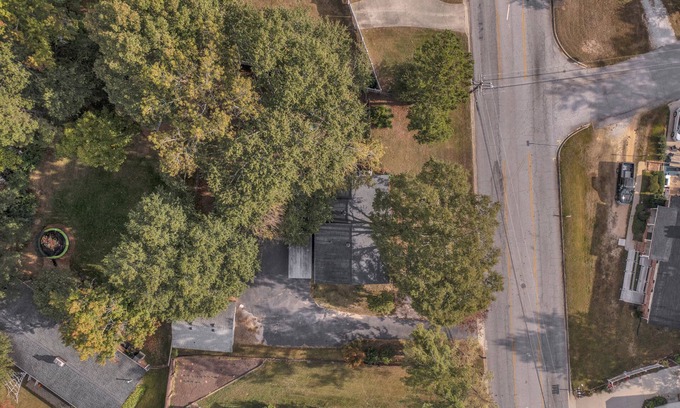 Wade Hampton House | 4BR House only 15 mins from downtown Greenville w/patio/grill/fire pit/foosball