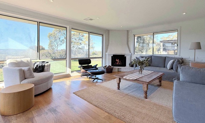 Clarendon House | 4BR Retreat Near McLaren Vale Wineries Adelaide